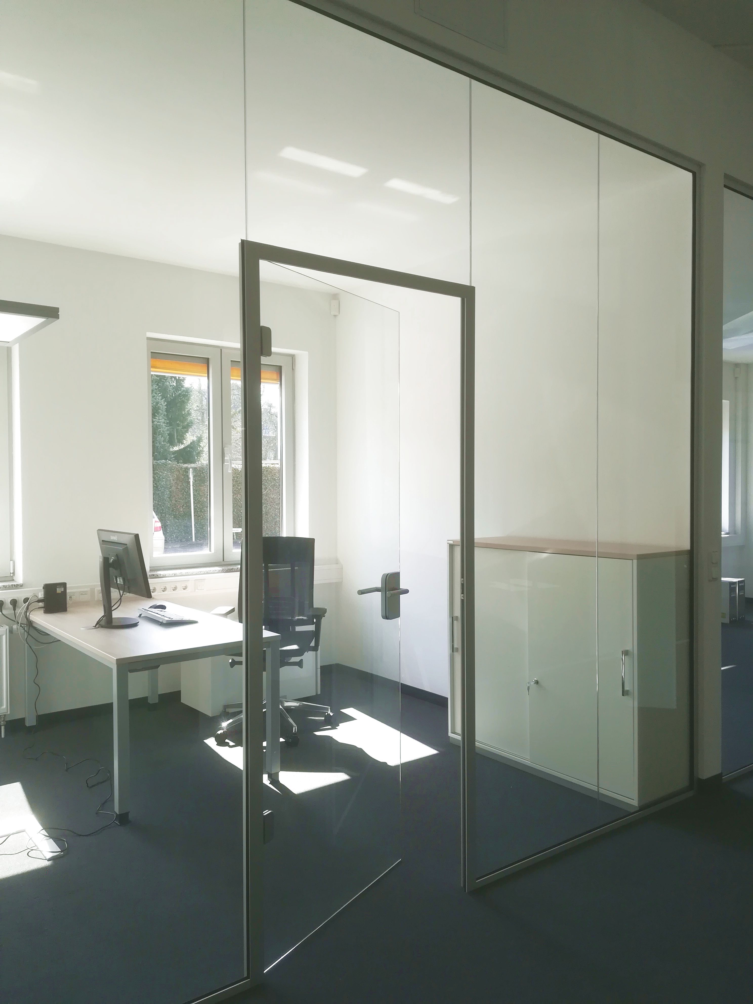 Glass partitions as room dividers for the office